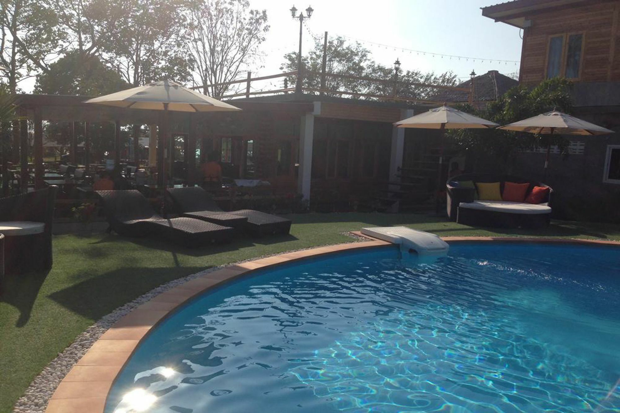 Check In And Chill Out Hotel Ban Laem Sok Ngoại thất bức ảnh