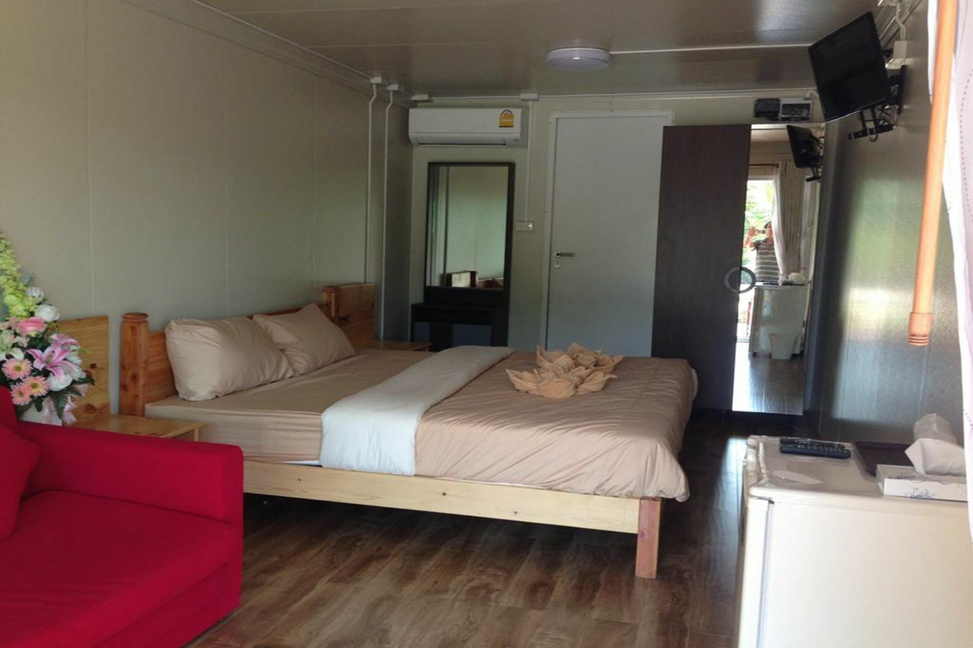 Check In And Chill Out Hotel Ban Laem Sok Ngoại thất bức ảnh