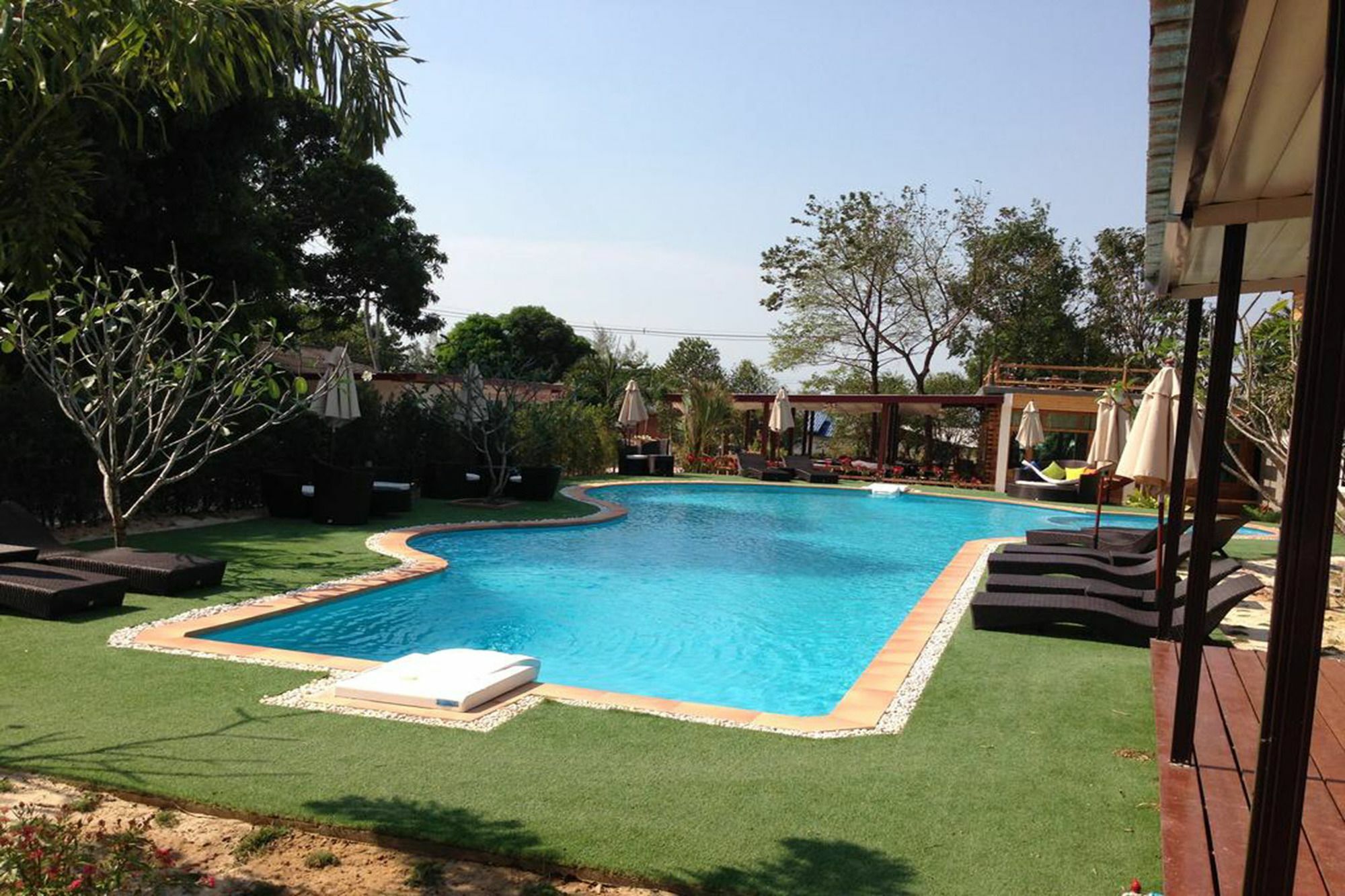 Check In And Chill Out Hotel Ban Laem Sok Ngoại thất bức ảnh