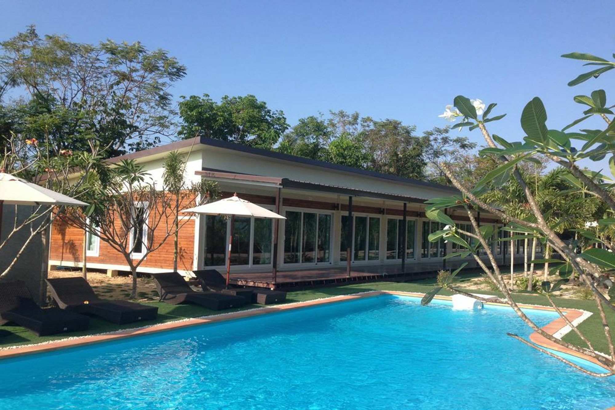 Check In And Chill Out Hotel Ban Laem Sok Ngoại thất bức ảnh