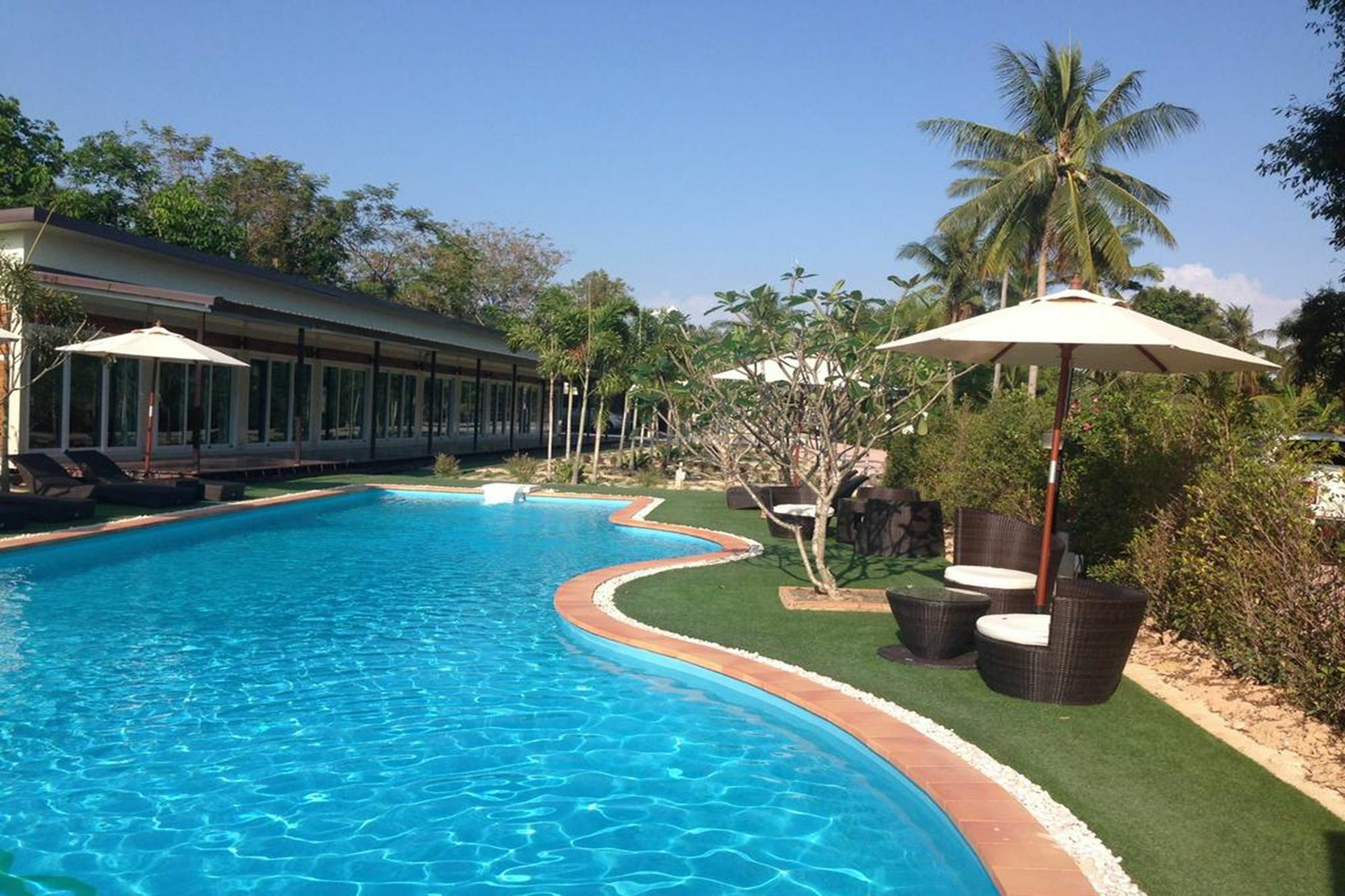 Check In And Chill Out Hotel Ban Laem Sok Ngoại thất bức ảnh