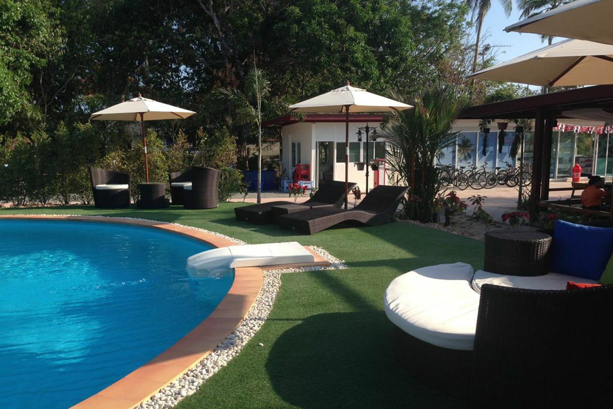 Check In And Chill Out Hotel Ban Laem Sok Ngoại thất bức ảnh